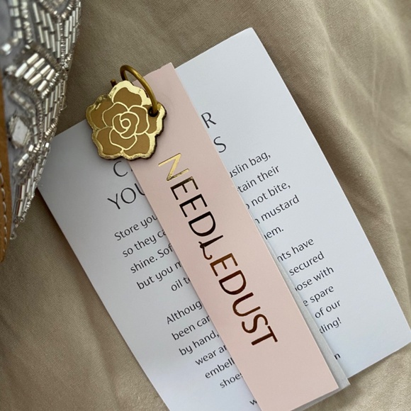 Silver Juttis - Indian dress shoes/flats - Picture 4 of 9